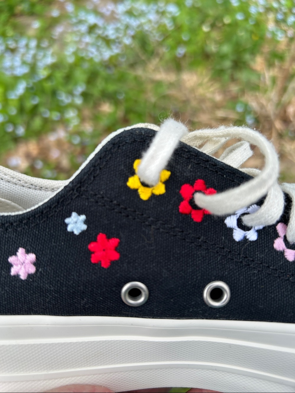 CONVERSE Chuck Taylor All Star Lift Platform Low Floral Embroidery  Women’s SZ 6